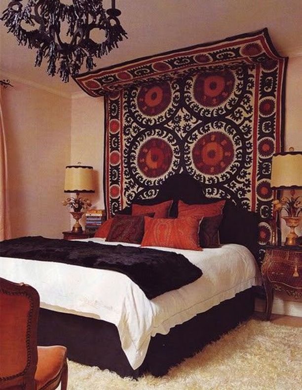 Statement rug as a headboard #homedecor #bedroom #headboard #decoratingideas #accent #decorhomeideas