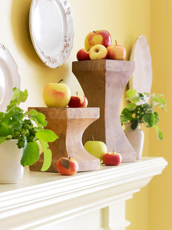 Apples on urns above mantel #falldecor #falldecorideas #livingroom #autumndecor #homedecor #decorhomeideas