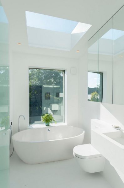 Crisp feel white bathroom #bathroom #bathroomdesign #bathroomideas #bathroomreno #bathroomremodel #decorhomeideas
