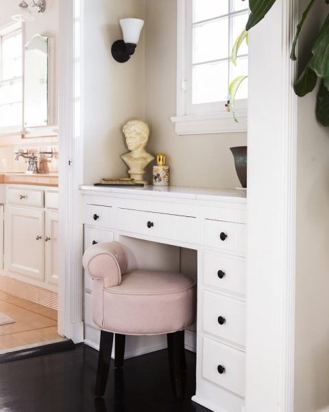 Pastel pink accented bathroom #bathroom #bathroomdesign #bathroomideas #bathroomreno #bathroomremodel #decorhomeideas