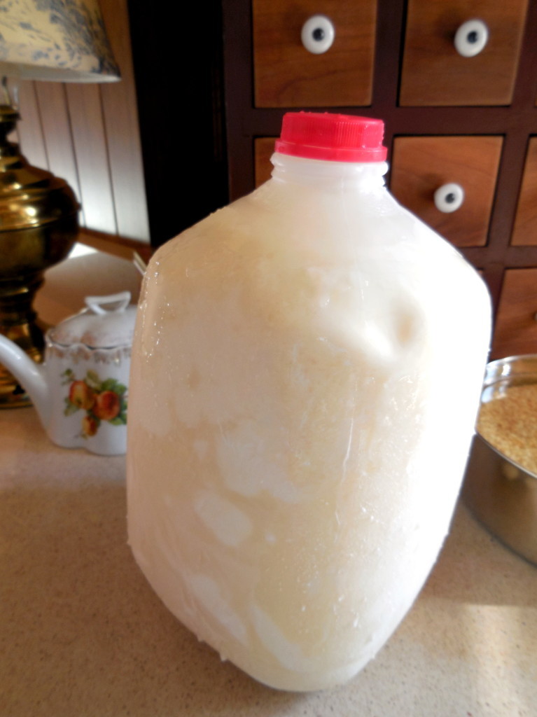 Freezed milk in bottle #storage #food #tips #kitchen #decorhomeideas