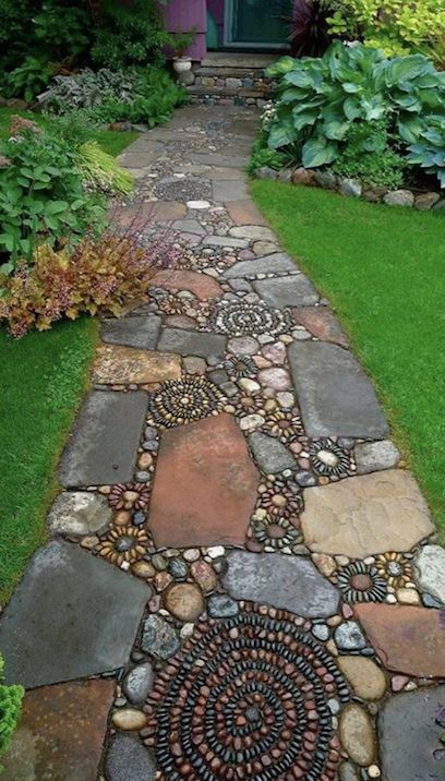Mosaic and stepping stones #garden #diy #gardenideas #pathway #alley #gardening #landscaping #outdoordesign #backyard #decorhomeideas