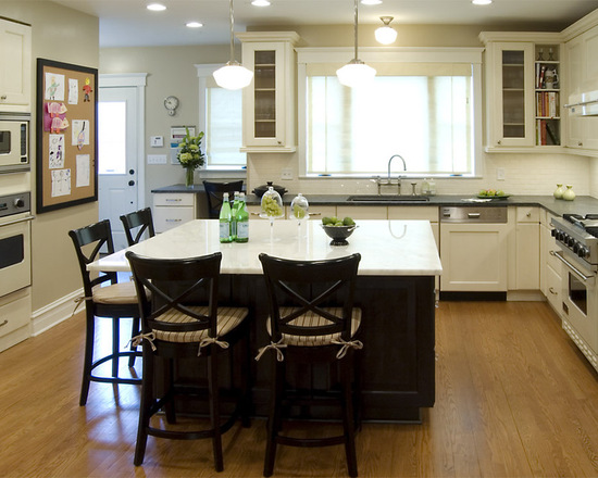 Simple traditional kitchen island #kitchen #furniture #interiordesign #kitchenisland #seating #homedecor #decorhomeideas 