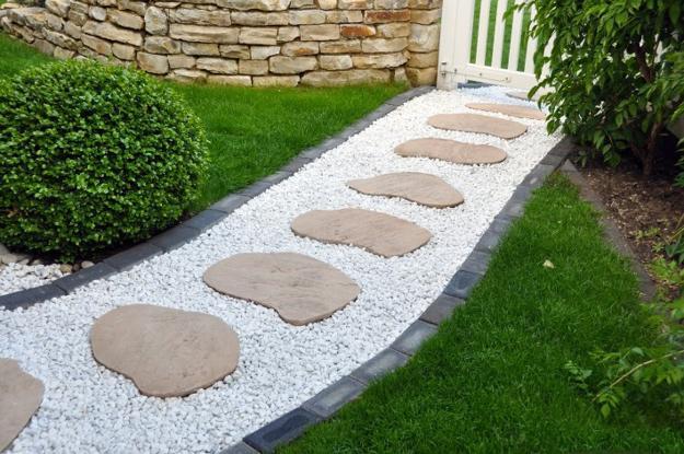 Stone walkway white pebbles