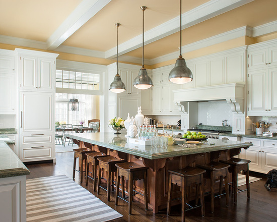 Traditional kitchen island with seating #kitchen #furniture #interiordesign #kitchenisland #seating #homedecor #decorhomeideas 