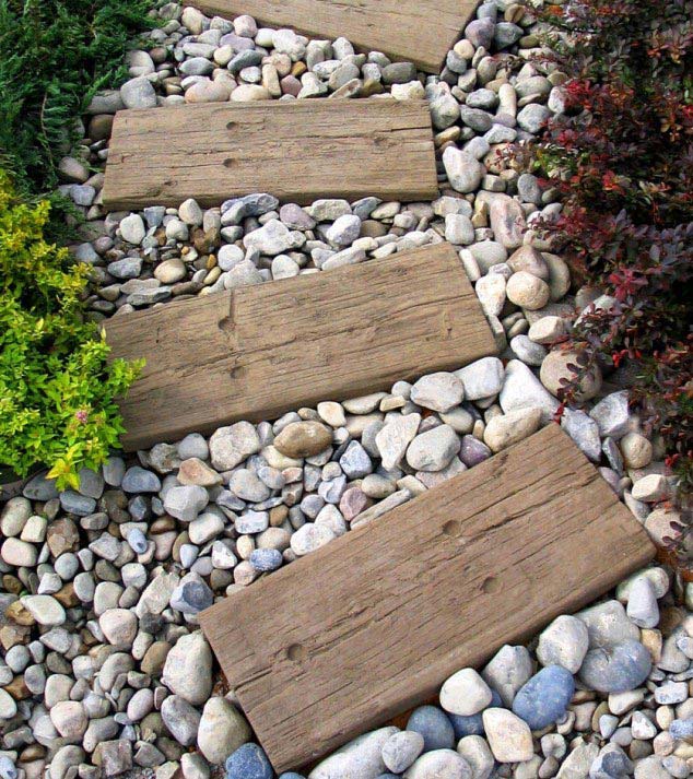 Wood pathway #garden #diy #gardenideas #pathway #alley #gardening #landscaping #outdoordesign #backyard #decorhomeideas