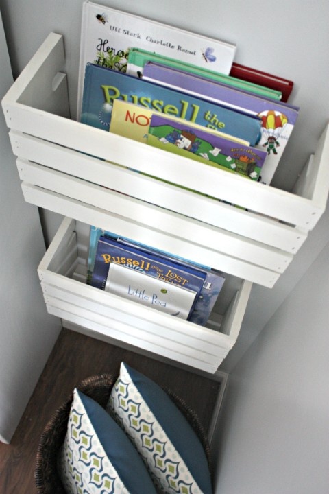 DIY wall storage for magazines and books #diy #storage #organization #organize #decoratingideas #homedecor #decorhomeideas