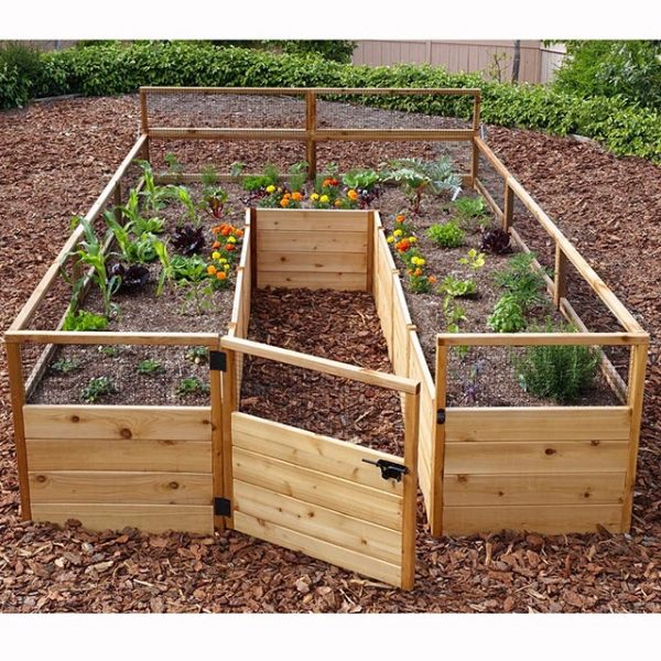 Raised garden bed with wire mesh screened frame #garden #raisedbed #planters #diy #landscaping #flower #vegetables #guide #decorhomeideas