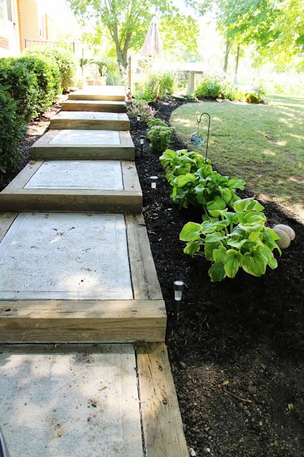 Concrete stepway in the garden #gardens #gardening #diy #gardenideas #gardeningtips #decorhomeideas