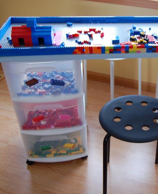 Easy to do plastic box storage idea for toys #diy #storage #organization #organize #decoratingideas #homedecor #decorhomeideas