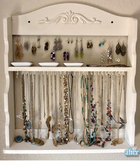 DIY jewelry storage idea on the wall #diy #storage #organization #organize #decoratingideas #homedecor #decorhomeideas