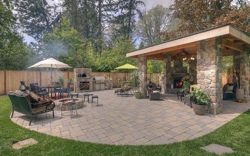 Great patio with fire pit and bbq #patio #homedecor #backyard #furniture #garden #decoratingideas #decorhomeideas 