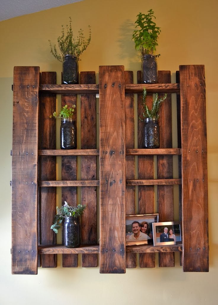 Amazing pallet rustic wall shelf idea #diy #pallets #furniture #makeover #repurpose #woodenpallet #homedecor #decoratingideas #decorhomeideas 