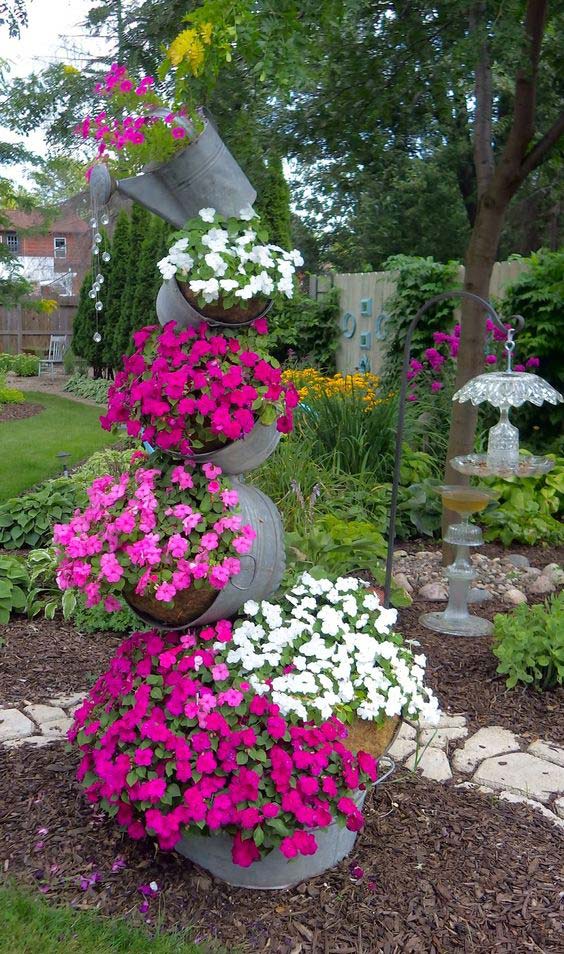 Beautiful pink flowers patio idea #gardens #gardening #gardenideas #gardeningtips #decorhomeideas