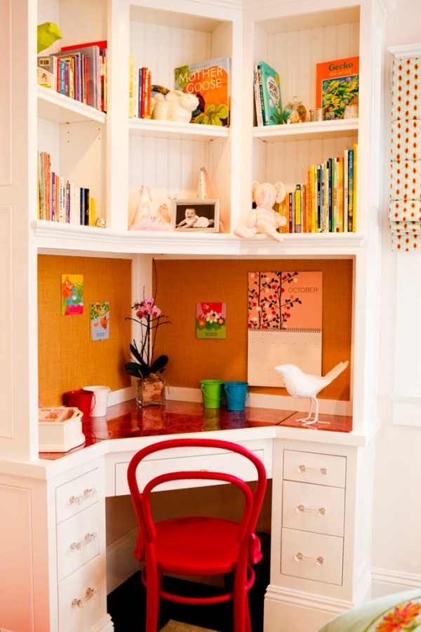 Corner of small bedroom idea #decoratingideas #homedecor #tinyplace #space #apartments #decorhomeideas