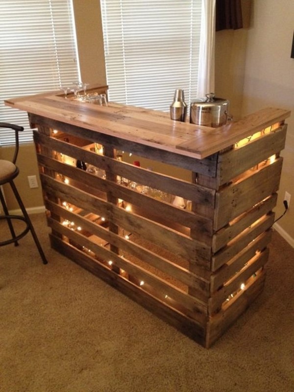 Diy pallet wine bar idea #diy #pallets #furniture #makeover #repurpose #woodenpallet #homedecor #decoratingideas #decorhomeideas 