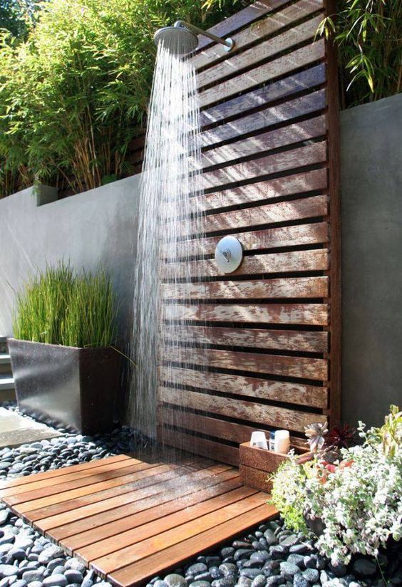 Great outdoor pallet made shower idea #diy #pallets #furniture #makeover #repurpose #woodenpallet #homedecor #decoratingideas #decorhomeideas 