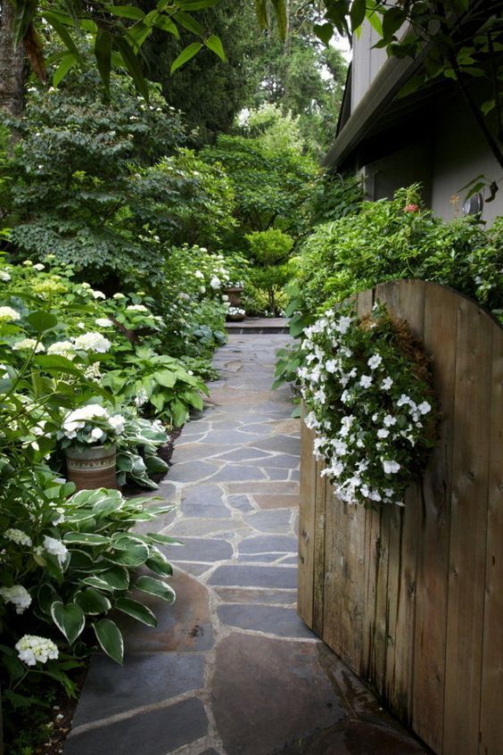Stone walkway garden decoration idea