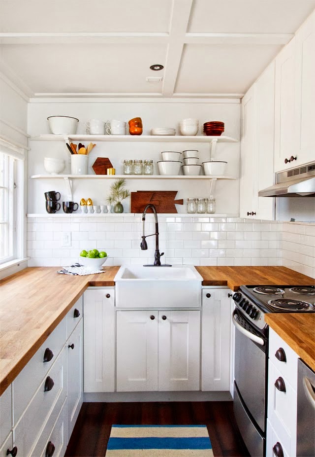 Tiny kitchen storage idea. #kitchen #storage #organization #cupboards #cabinets #shelves #decoratingideas #decorhomeideas #drawer