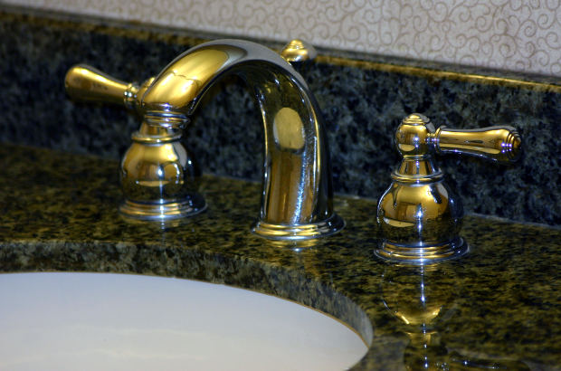 Gold bathroom fittings black marble sink #bathroom #bathroomdesign #bathroomideas #bathroomreno #bathroomremodel #decorhomeideas