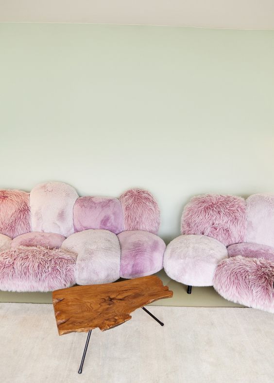 Lovely pink couch decor idea #sofa #couch #design #furniture #interiordesign #homedecor #decorhomeideas