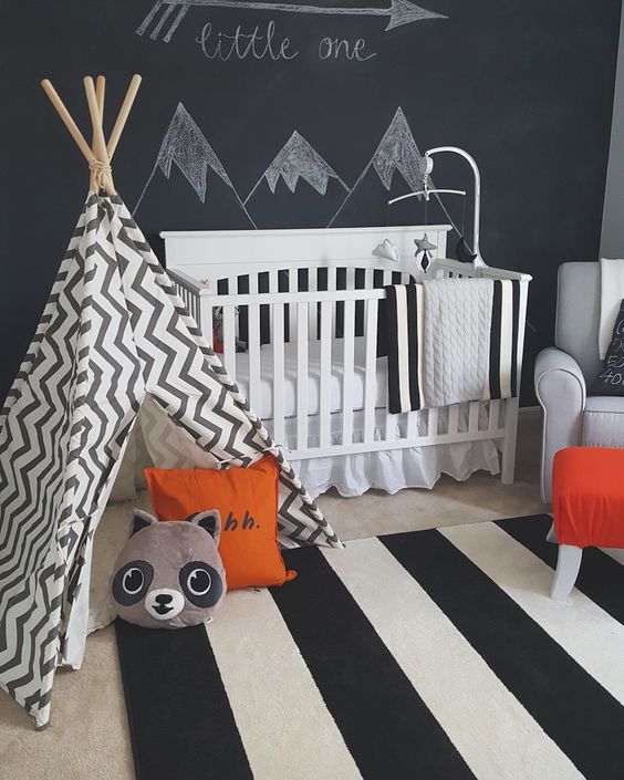 Modern black and white woodland baby boy room idea #nurseryideas #nurserydecor #homedecor #design #interiordesign #decoratingideas #decorhomeideas