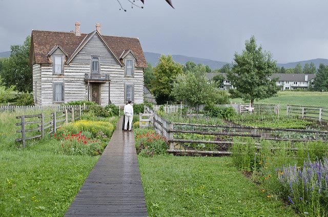 Old is new pioneer kitchen garden #gardens #gardening #gardenideas #vegetables #gardeningtips #decorhomeideas