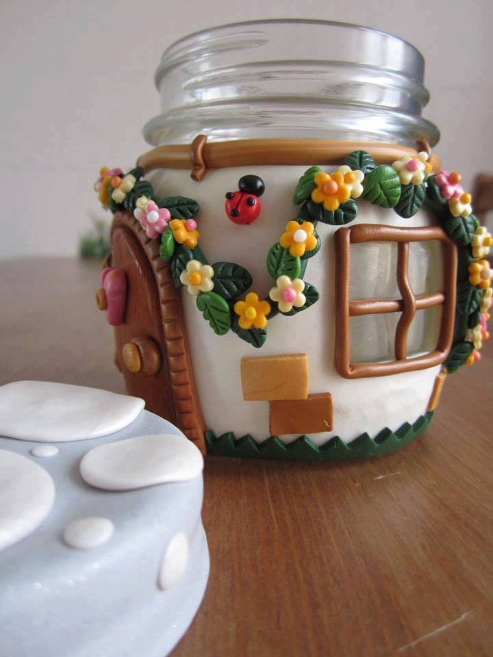 Awesome hut like jar idea #jars #recycledjars #decoratingideas #homedecor #decorating #diy #home #decorhomeideas