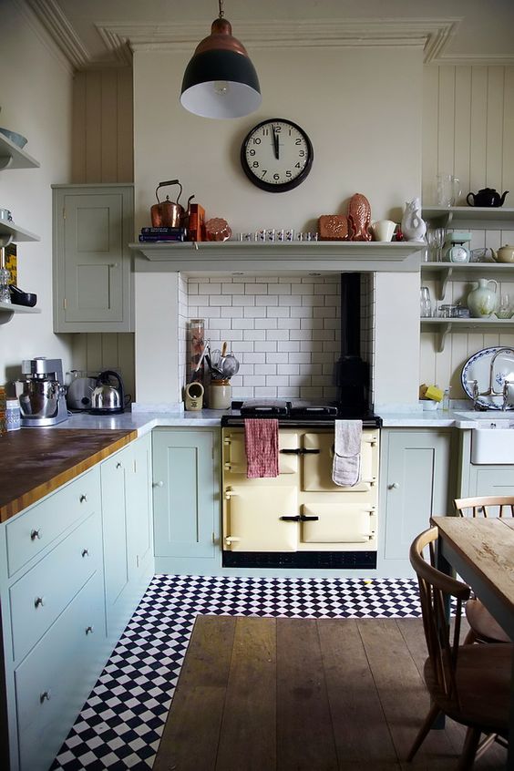 Beautiful vintage design kitchen #kitchen #vintage #color #bold #design #interiordesign #homedecor #decorhomeideas