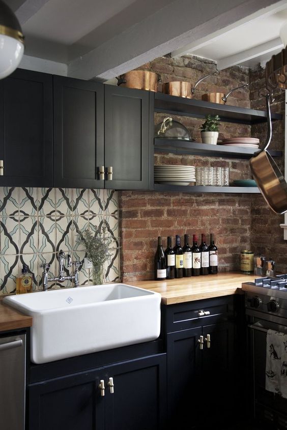 Black and white vintage kitchen design #kitchen #vintage #color #bold #design #interiordesign #homedecor #decorhomeideas