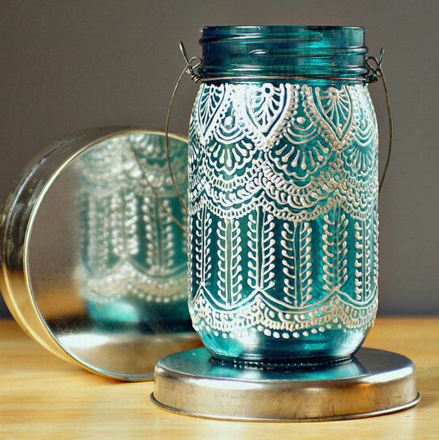 Blue and white painted decor jar idea #jars #recycledjars #decoratingideas #homedecor #decorating #diy #home #decorhomeideas
