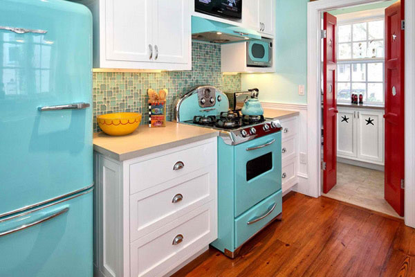 Blue vintage kitchen decor idea #kitchen #vintage #color #bold #design #interiordesign #homedecor #decorhomeideas