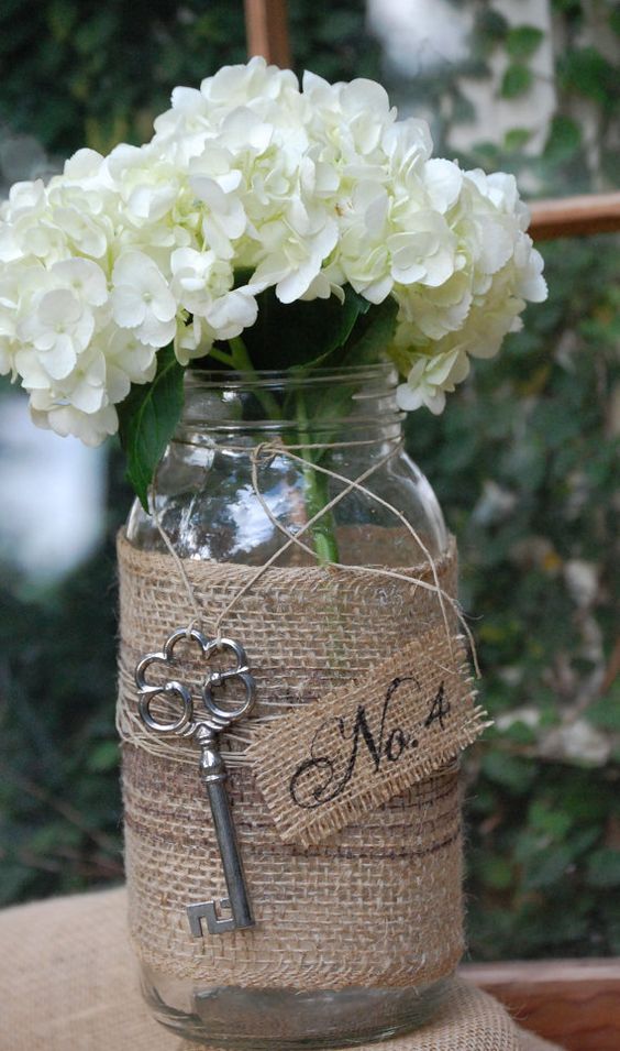 Burlap wedding jar table idea #jars #diy #homedecor #wedding #decoratingideas #garden #outdoor #decorhomeideas 