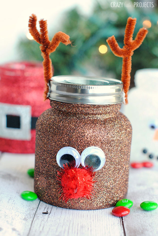 Christmas glitter jar decor idea #xmas #x-mas #christmas #christmasdecor #christmasjars #jars #decoration #christmasdecorations #decoratingideas #festive #decorhomeideas