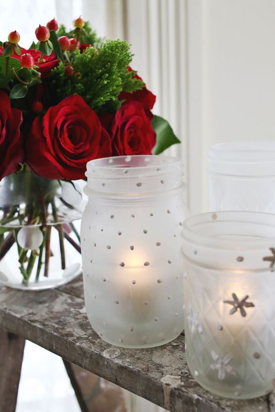 Frosted mason jar Christmas idea #xmas #x-mas #christmas #christmasdecor #christmasjars #jars #decoration #christmasdecorations #decoratingideas #festive #decorhomeideas