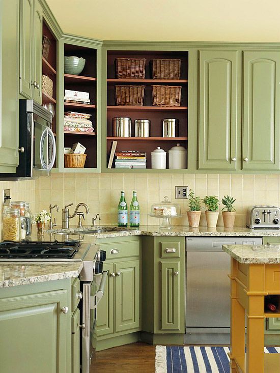 Green vintage kitchen decor idea #kitchen #vintage #color #bold #design #interiordesign #homedecor #decorhomeideas