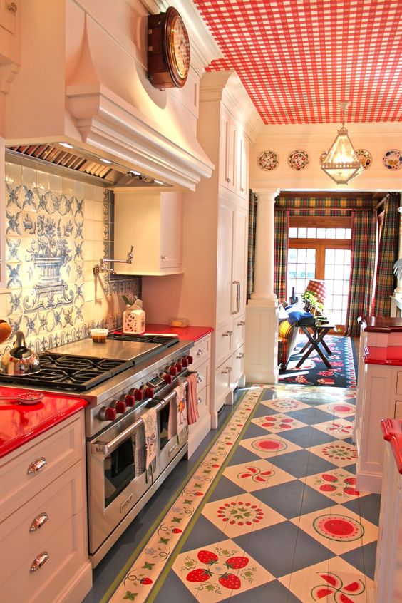 Lovely vintage kitchen decor idea #kitchen #vintage #color #bold #design #interiordesign #homedecor #decorhomeideas