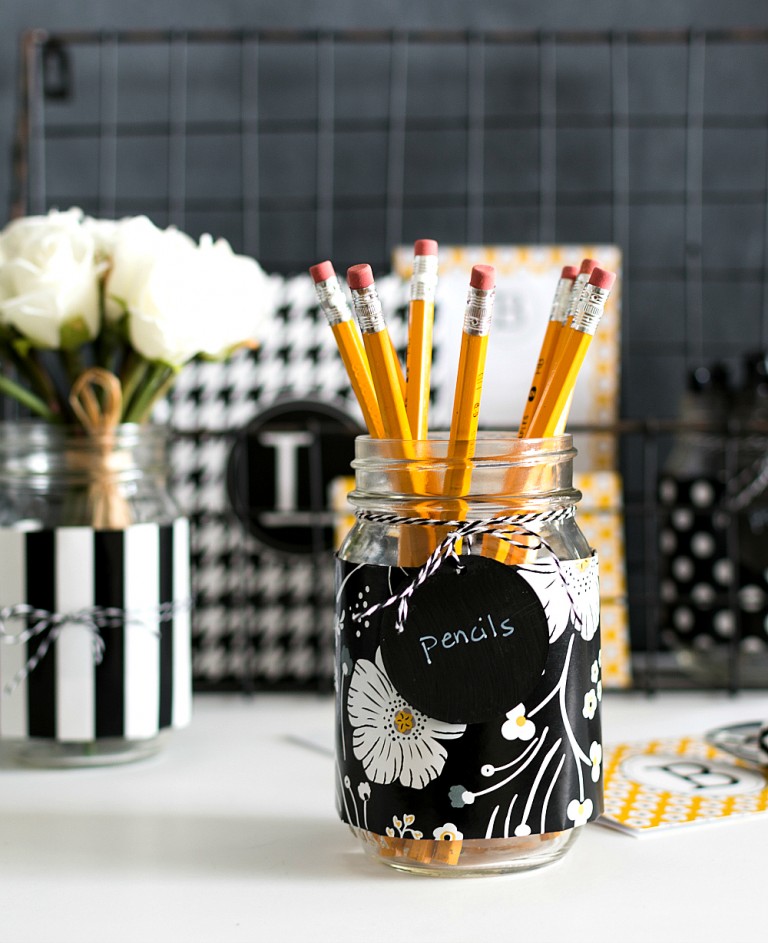 Mason jar paper wrapped pencil organizer #jars #masonjars #recycledjars #decoratingideas #homedecor #decorating #diy #home #paperdecor #decorhomeideas