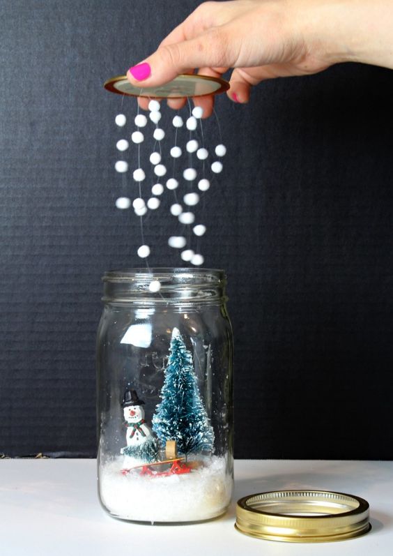 Mason jar snowglobe idea #xmas #x-mas #christmas #christmasdecor #christmasjars #jars #decoration #christmasdecorations #decoratingideas #festive #decorhomeideas