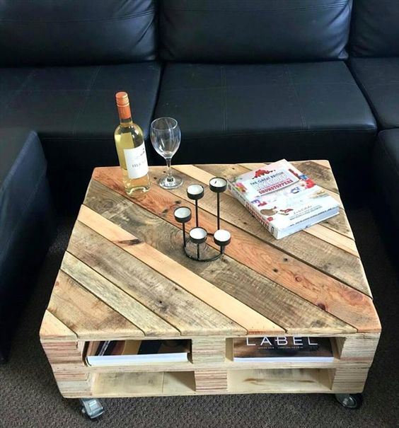 Pallet made coffee table idea #pallet #diy #coffeetable #furniture #makeover #repurpose #wooden #wood #decoratingideas #decorhomeideas 