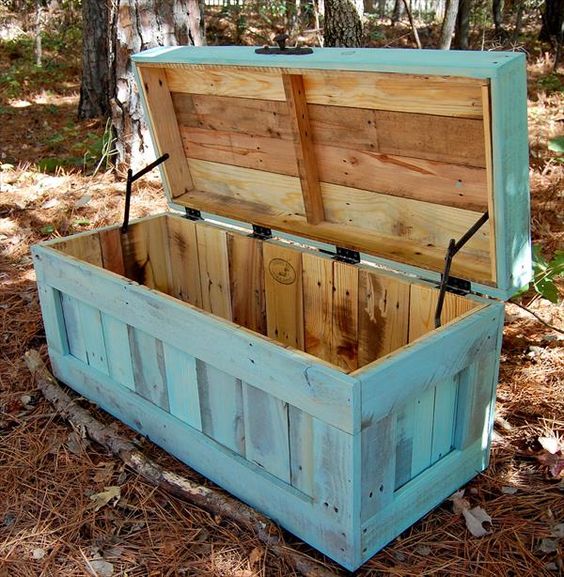 Pallet made multi purpose chest #pallet #diy #pallets #furniture #makeover #repurpose #wooden #wood #decoratingideas #decorhomeideas 