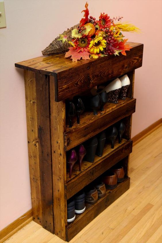 Pallet made shoe rack idea #pallet #diy #pallets #furniture #makeover #repurpose #wooden #wood #decoratingideas #decorhomeideas 