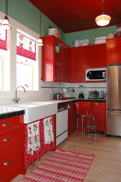 Red and white vintage kitchen idea #kitchen #vintage #color #bold #design #interiordesign #homedecor #decorhomeideas