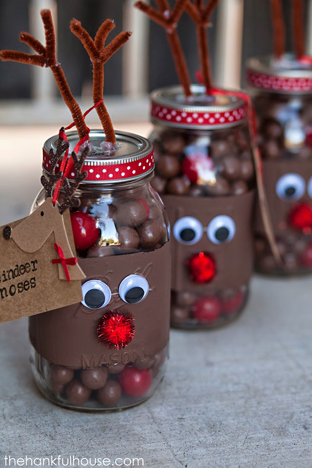 Reindeer noses jar decor idea #xmas #x-mas #christmas #christmasdecor #christmasjars #jars #decoration #christmasdecorations #decoratingideas #festive #decorhomeideas