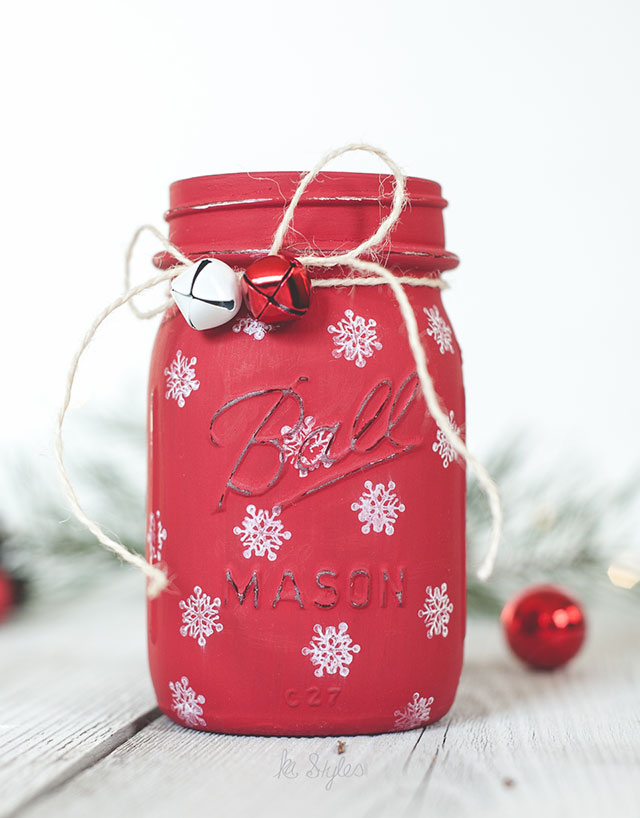 Stamped snowflake painted mason jar #xmas #x-mas #christmas #christmasdecor #christmasjars #jars #decoration #christmasdecorations #decoratingideas #festive #decorhomeideas