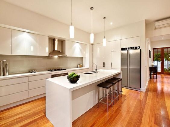 Warm wood floor kitchen design idea #kitchen #kitchendesign #floor #wooden #decoratingideas #homedecor #interiordecorating #decorhomeideas 