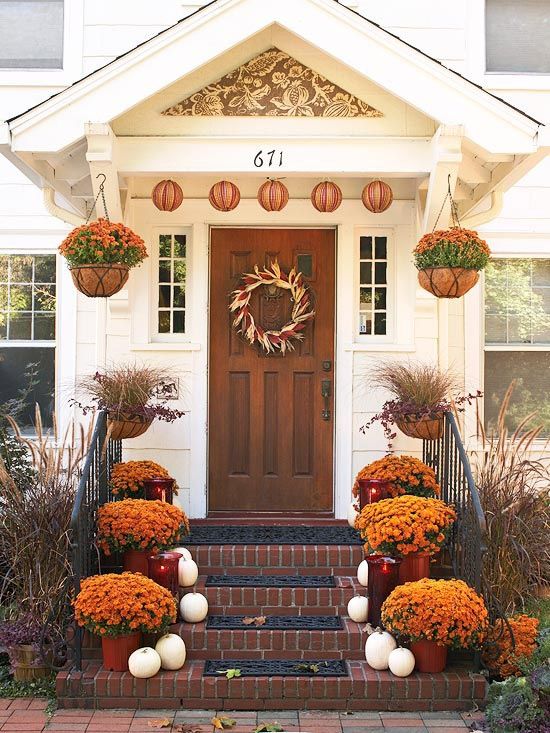 Amazing fall front porch decoration idea #frontdoor #porch #decor #falldecor #pumpkin #autumn #decoratingideas #homedecor #decorhomeideas