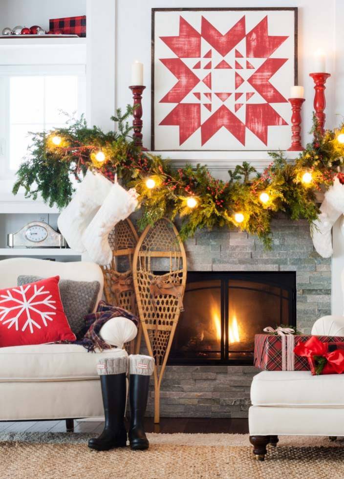 Cozy Christmas mantel decoration idea #xmas #x-mas #christmas #mantel #homedecor #decoratingideas #festive #decorhomeideas