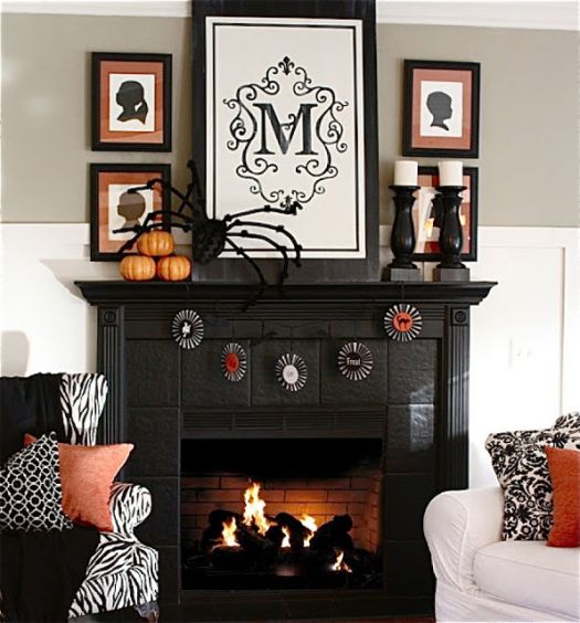 Halloween spider autumn mantel decoration idea #falldecor #mantel #manteldecor #homedecor #decoratingideas #decorhomeideas