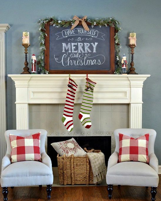 Traditional rustic Christmas mantel decoration idea #xmas #x-mas #christmas #mantel #homedecor #decoratingideas #festive #decorhomeideas